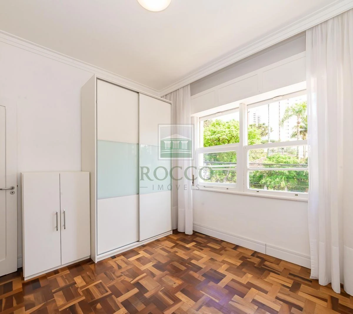 3-bedroom apartment with a washing machine in Curitiba — photo 22