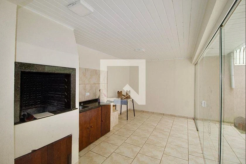 4-bedroom house with wood or laminate floors in Curitiba — photo 30