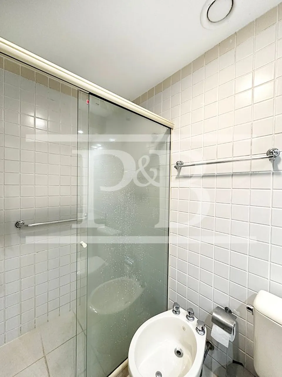 Furnished 2-bedroom apartment with 3 bathrooms — photo 5