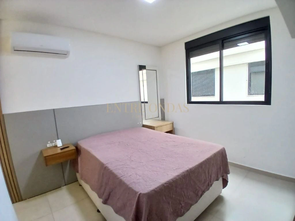 92 m² apartment with a home office and a walk-in closet — photo 4