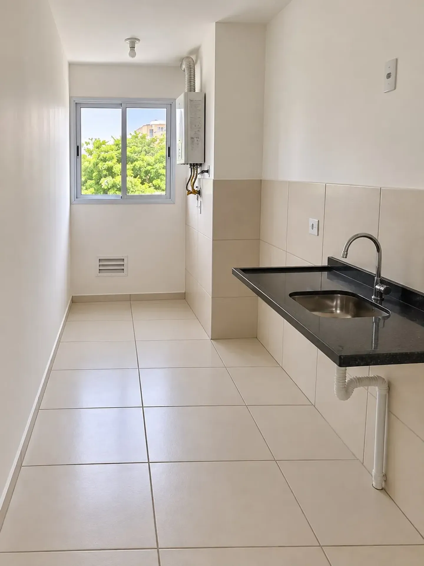 2-bedroom apartment in a building with a gym — photo 7