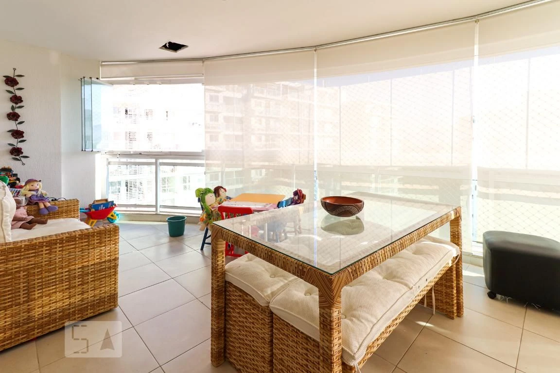 Rental apartment with 4 bedrooms and a glassed-in balcony — photo 41
