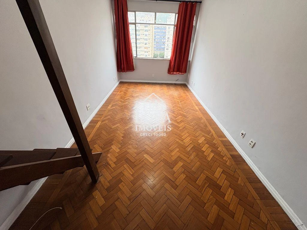 Деревянный пол или ламинат и 1 спальня: квартира 30 м²