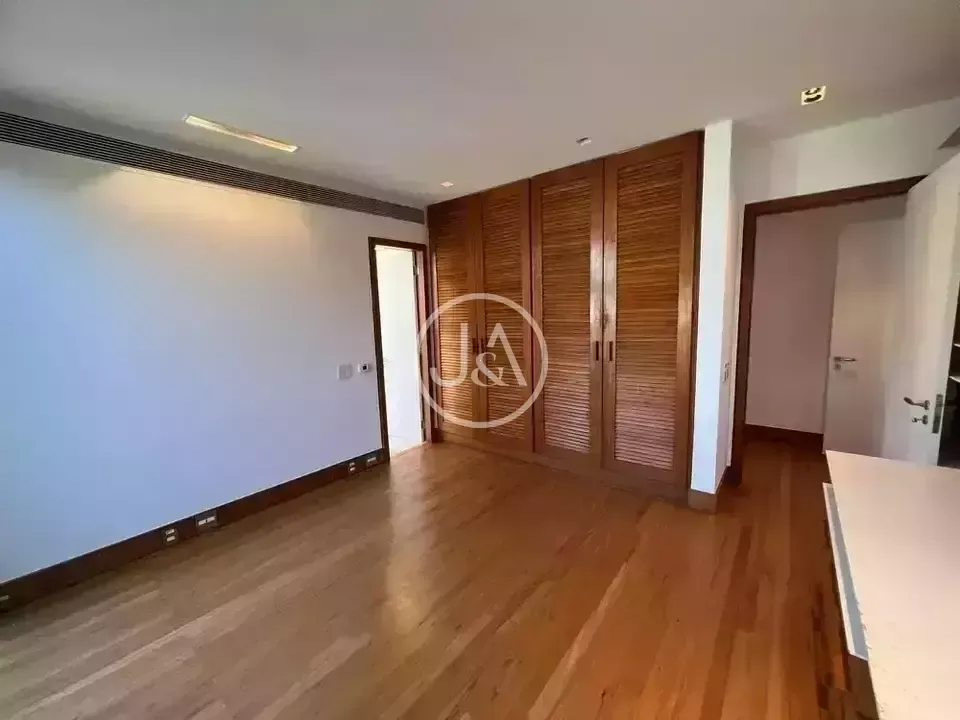 Water view in a 4-bedroom apartment, 838 m² — photo 11