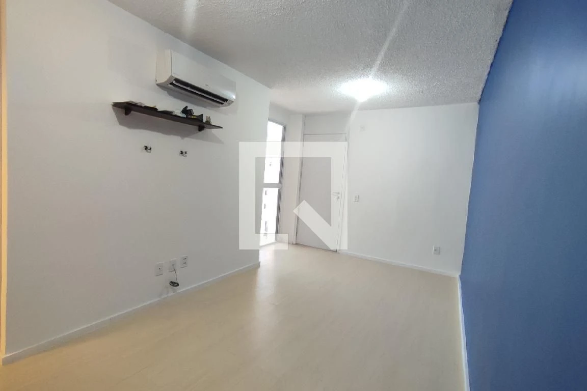 2-bedroom apartment in a building with a gym — photo 8
