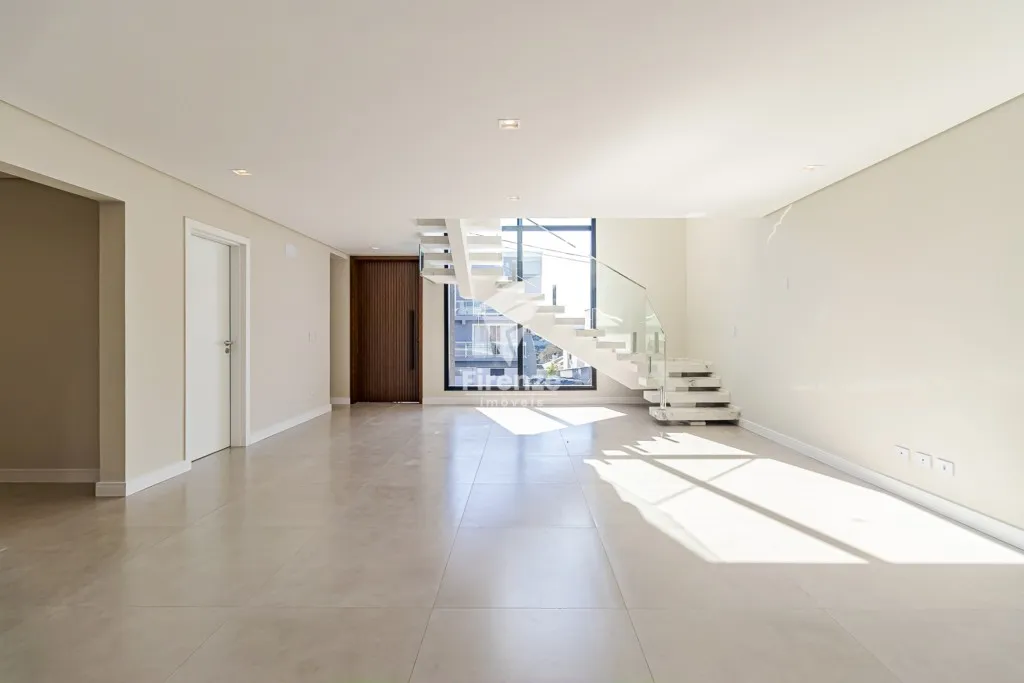 Furnished house with 4 bedrooms and 320 m² — photo 13