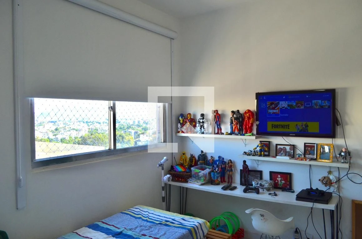 3-bedroom apartment in a building with a pool — photo 7