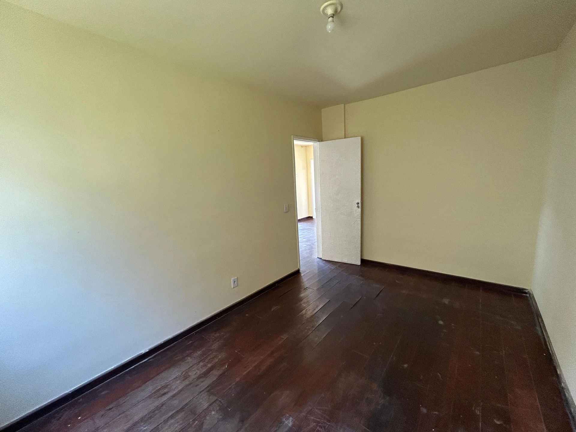 Деревянный пол или ламинат и 2 спальни: квартира 80 м² — photo 21