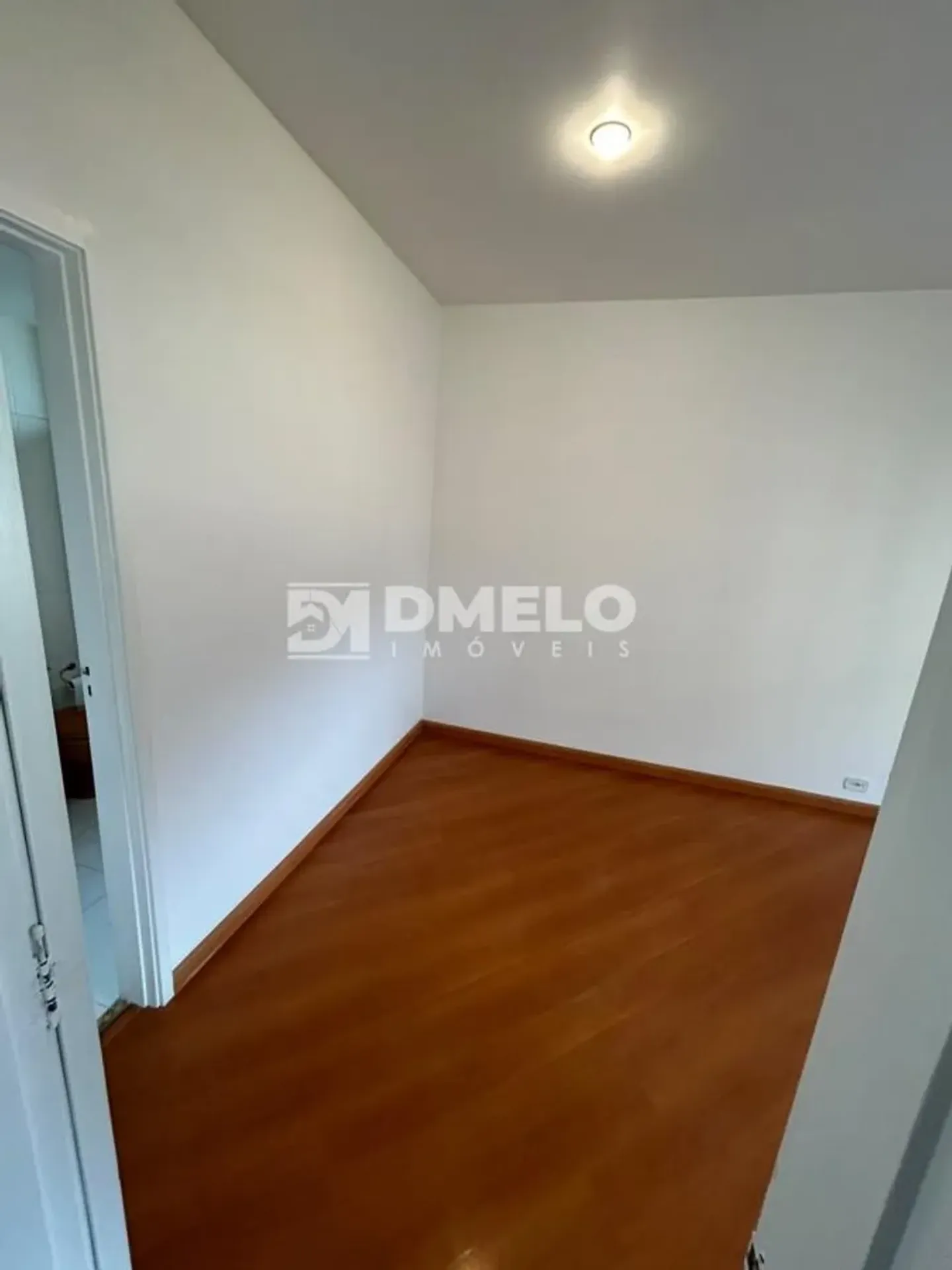 Apartment, 83 m², with wood or laminate floors — photo 10
