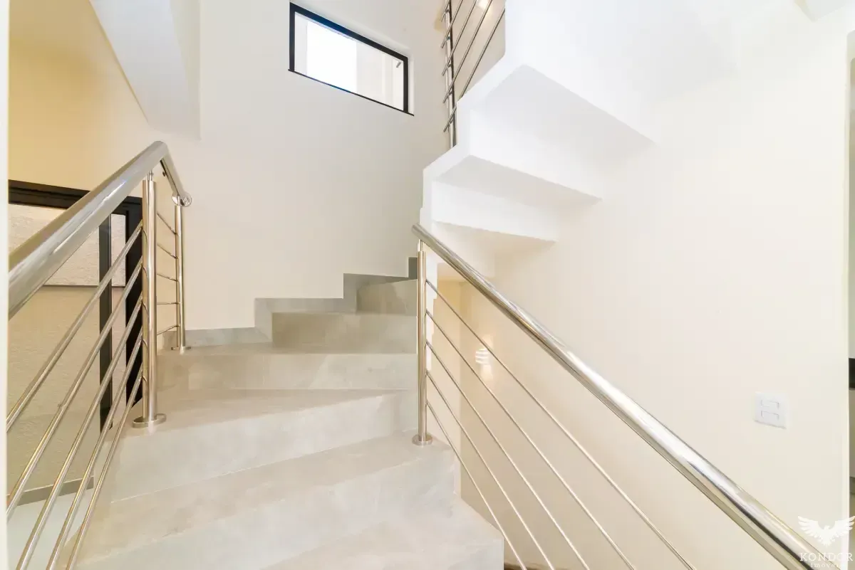Two-story house with 230 m², 3 bedrooms and 4 baths — photo 49