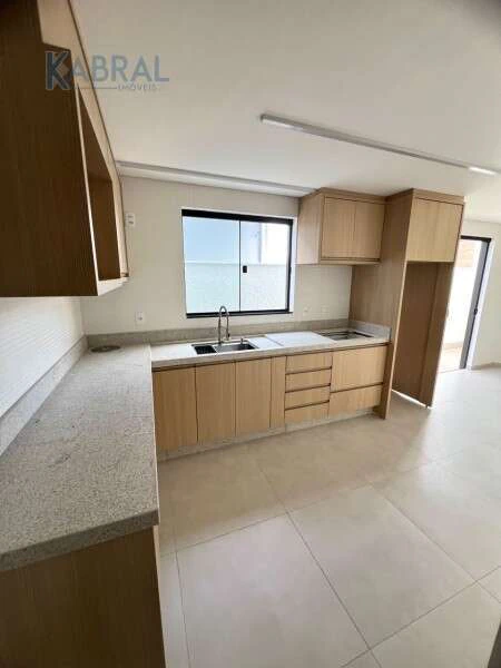 Unfurnished 30 m² studio with an open-plan kitchen — photo 4