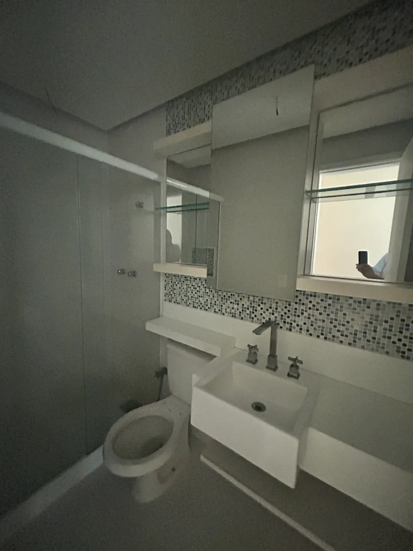 Balcony with a grill in a 3-bedroom apartment, 179 m² — photo 12