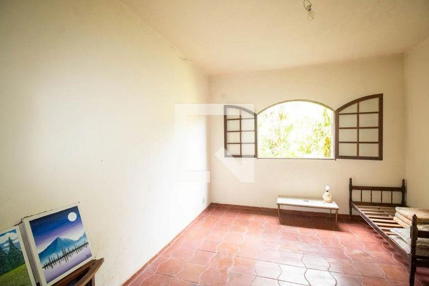 Furnished house with 4 bedrooms and 215 m² — photo 36