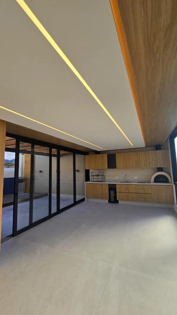 220 m² house with 5 bedrooms and a private BBQ — photo 2