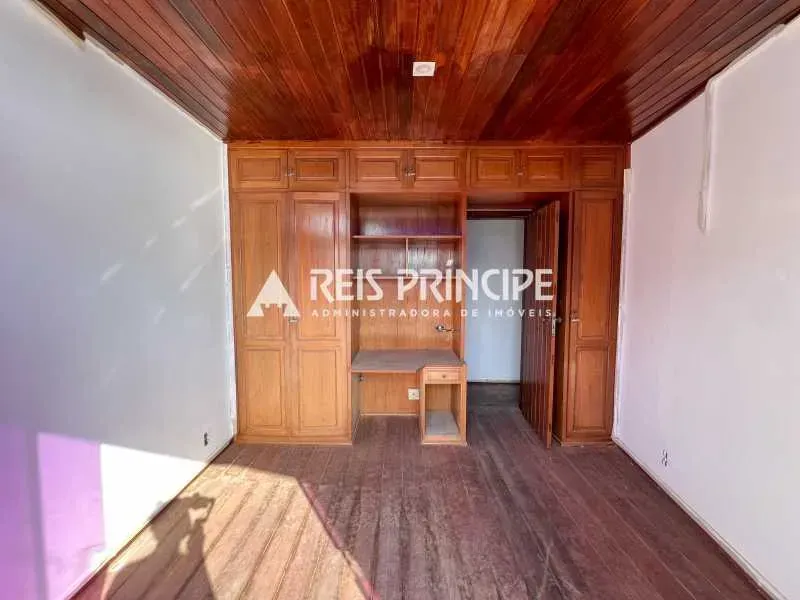 3-bedroom apartment with an enclosed glass balcony — photo 26