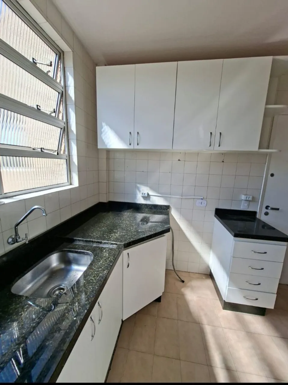 Unfurnished apartment with 3 bedrooms and 1 parking space — photo 13