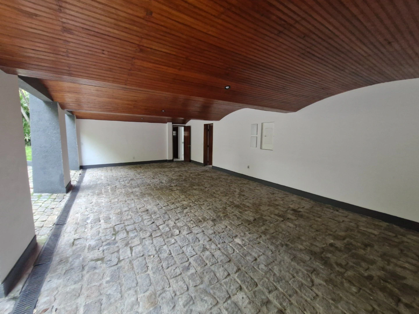 Private pool in a 4-bedroom house, 580 m² — photo 22