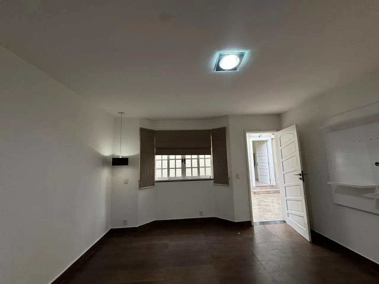 House with 4 bedrooms and 360 m² with open-plan kitchen — photo 26