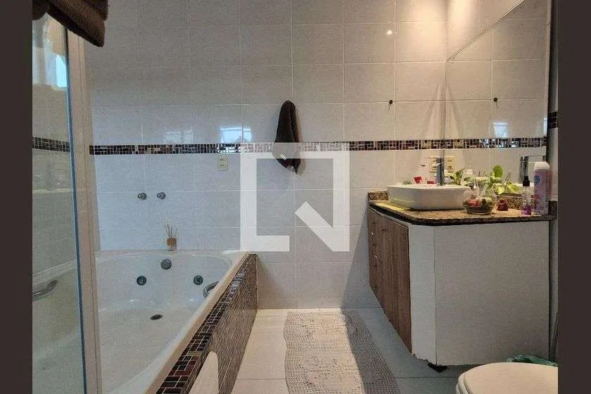 Condominium house with 4 bedrooms and a gas stove — photo 29