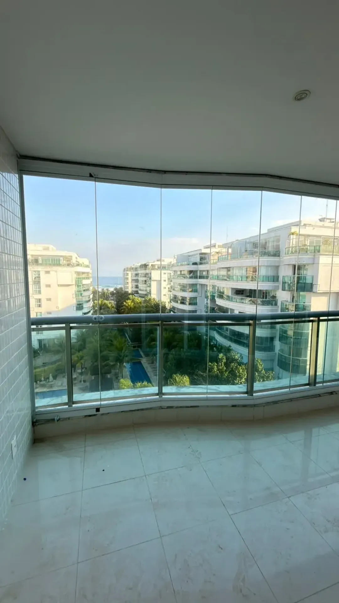 575 m² apartment with 5 en-suite bedrooms and glass balcony — photo 41