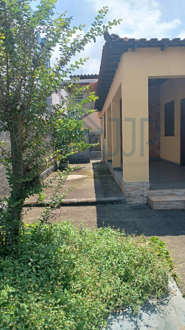 House with 4 bedrooms and parking for up to 6 cars — photo 9