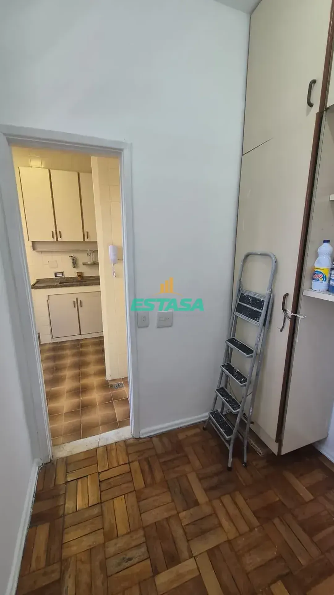 1-bedroom apartment with a separate closed kitchen — photo 31