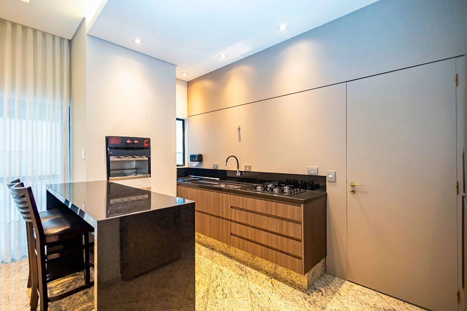 Furnished apartment with open-plan kitchen and 4 bedrooms — photo 47