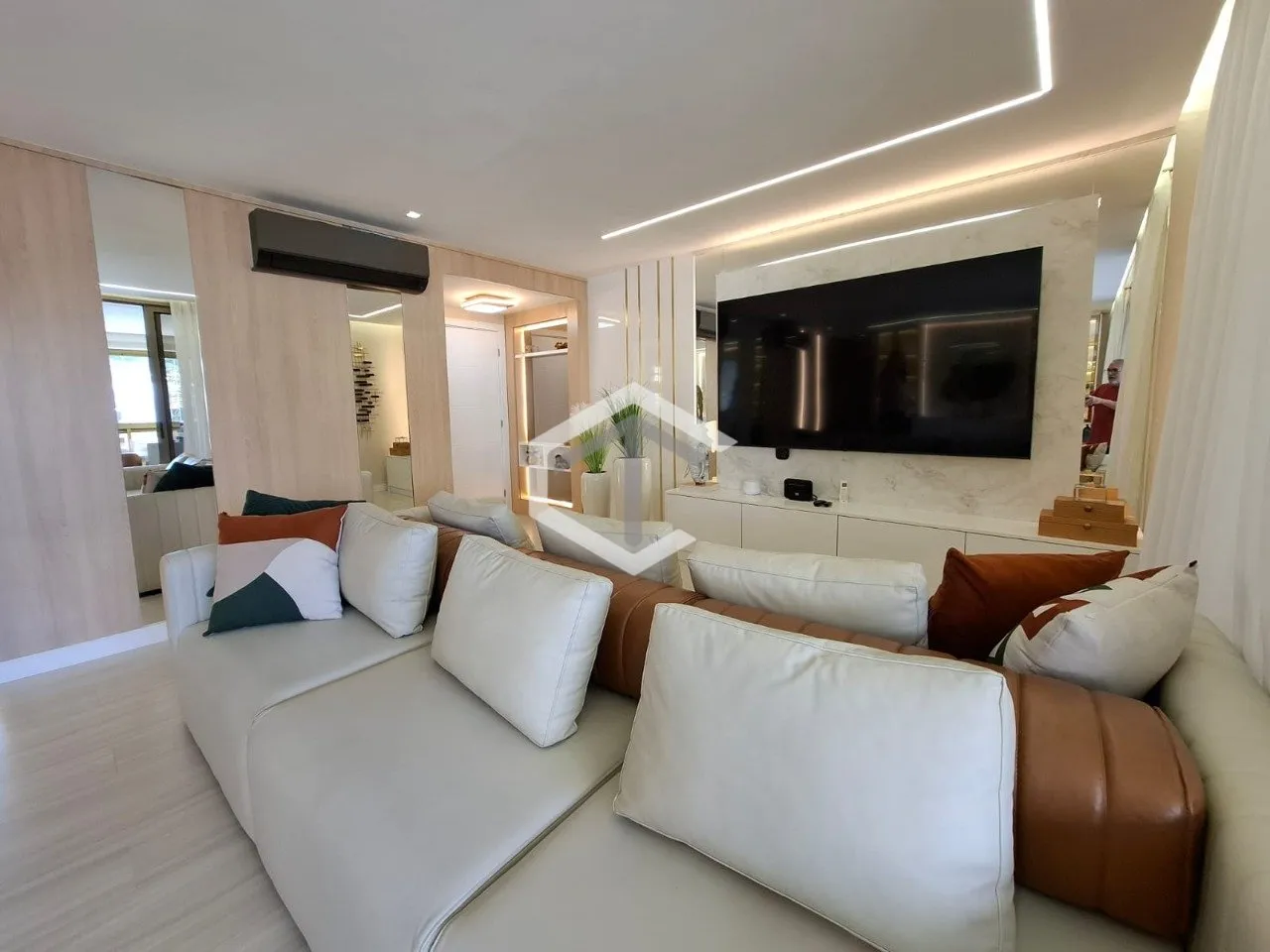 217 m² apartment with a mountain view and a private pool — photo 20