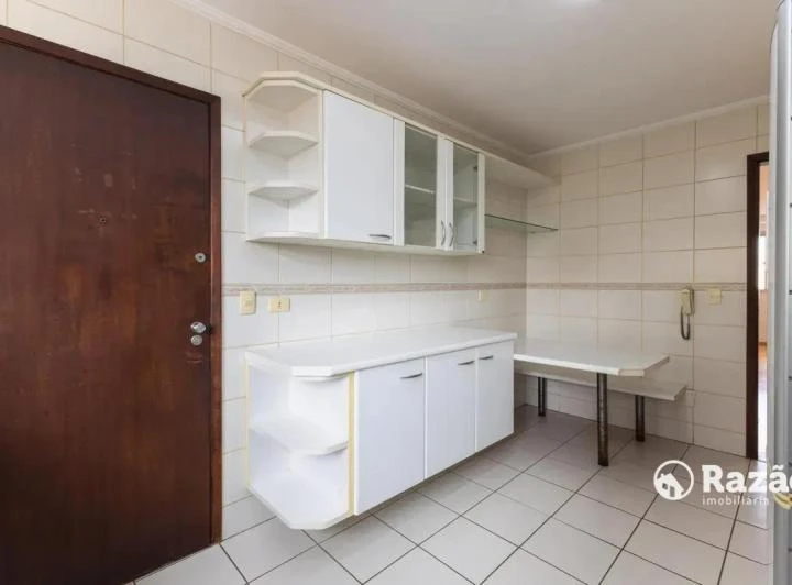 Apartamento sem mobília com 4 quartos e sala de madeira — photo 6