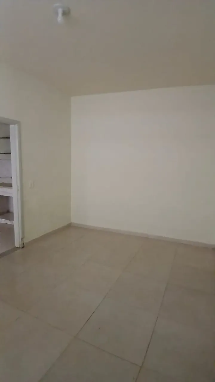 Unfurnished 2-bedroom house with gas stove and parking — photo 10