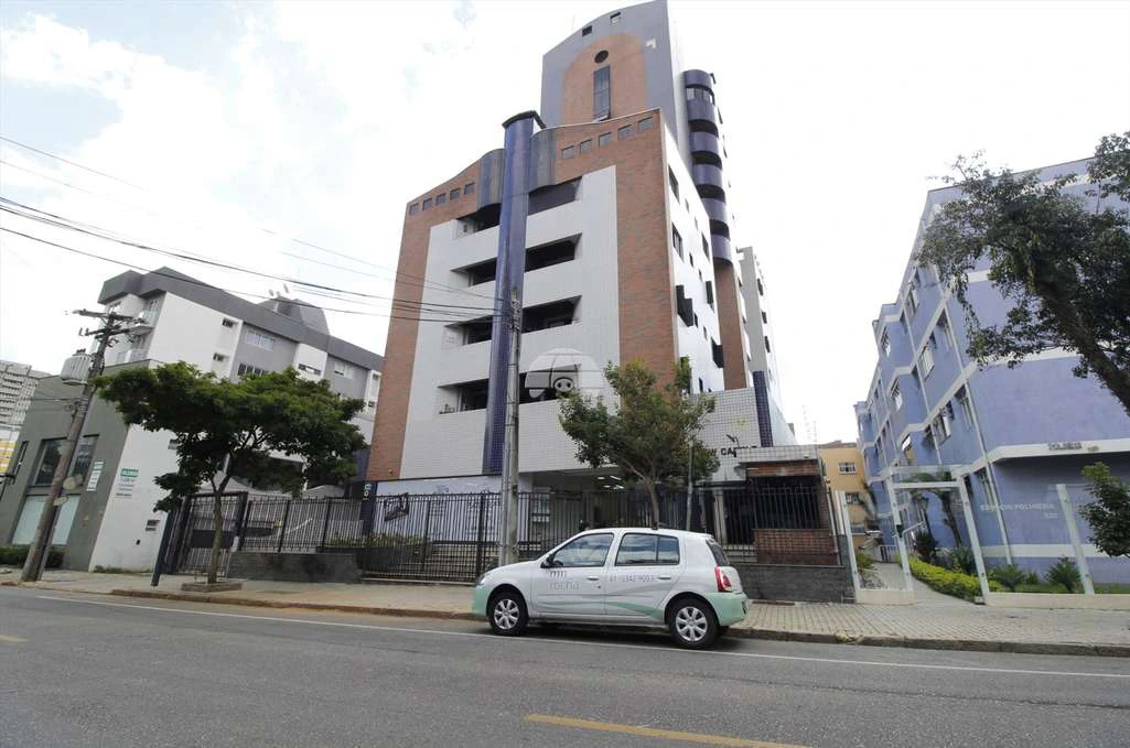 Unfurnished 2-bedroom apartment with covered parking — photo 3