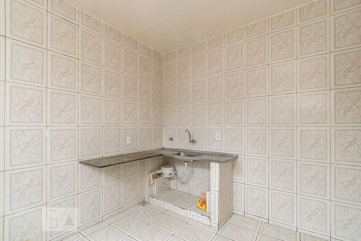 Unfurnished rental with no parking, 2 bedrooms and separate kitchen — photo 14