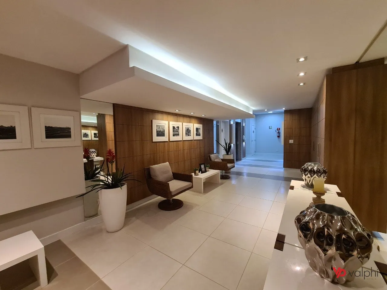 Furnished 2-bedroom apartment with enclosed balcony — photo 77