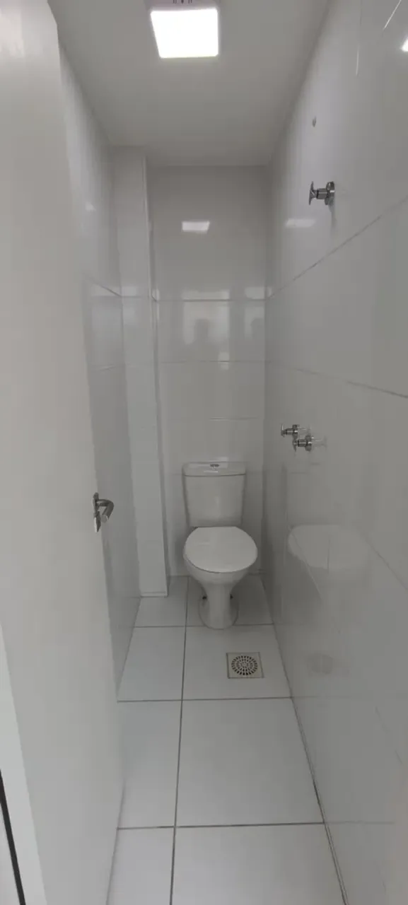Unfurnished 3-bedroom apartment with laundry area — photo 18