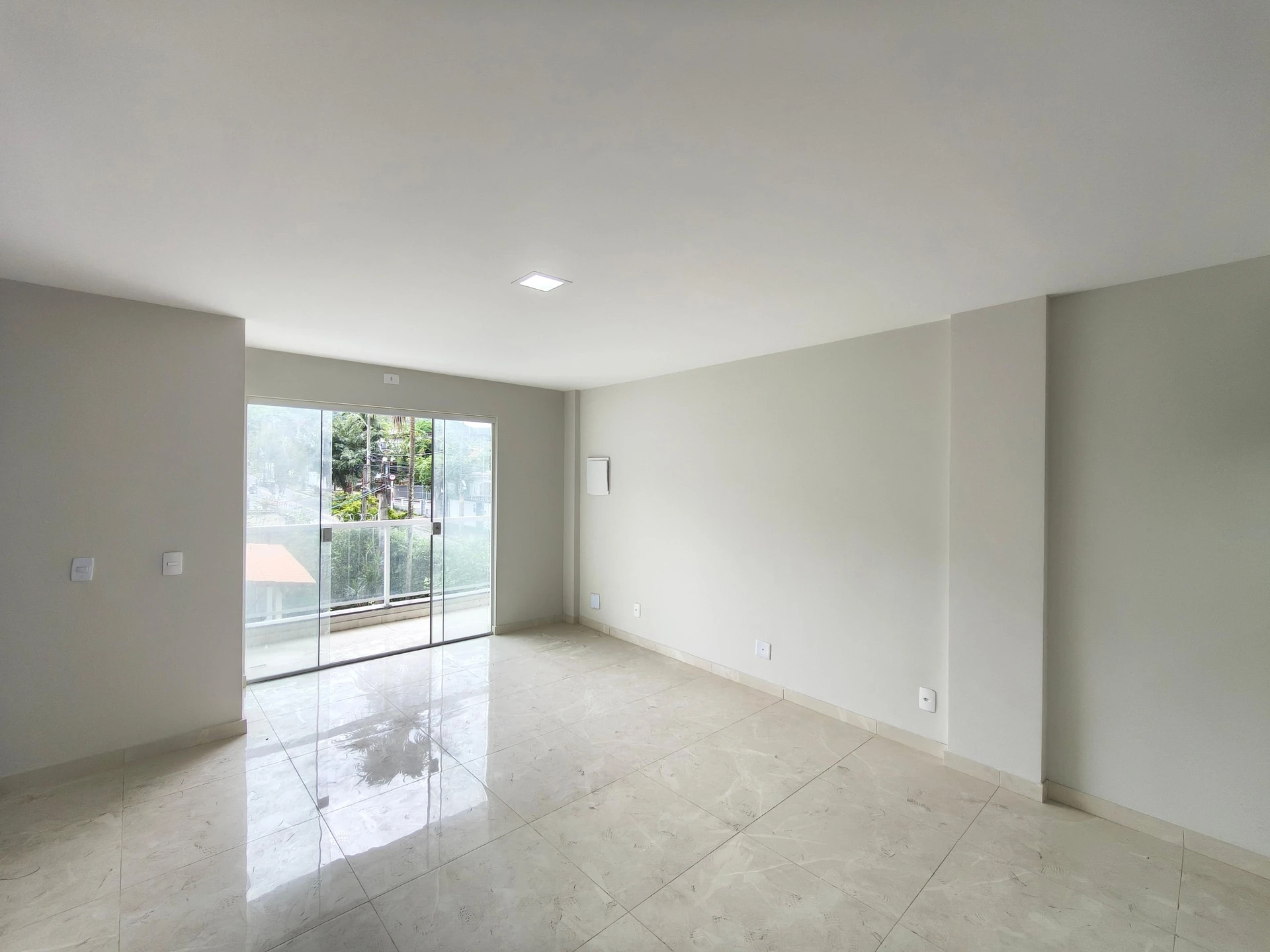 House, 110 m², with floor-to-ceiling windows — photo 6