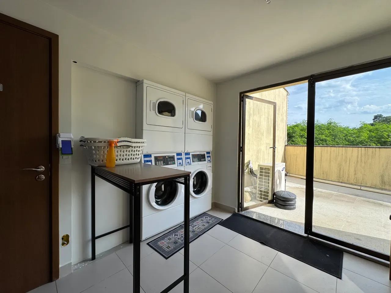69 m² apartment with a mountain view and a home office — photo 10
