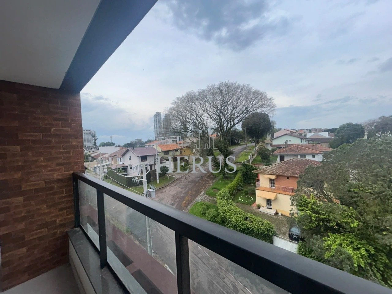 Apartamento de 2 quartos com janelas do piso ao teto — photo 12