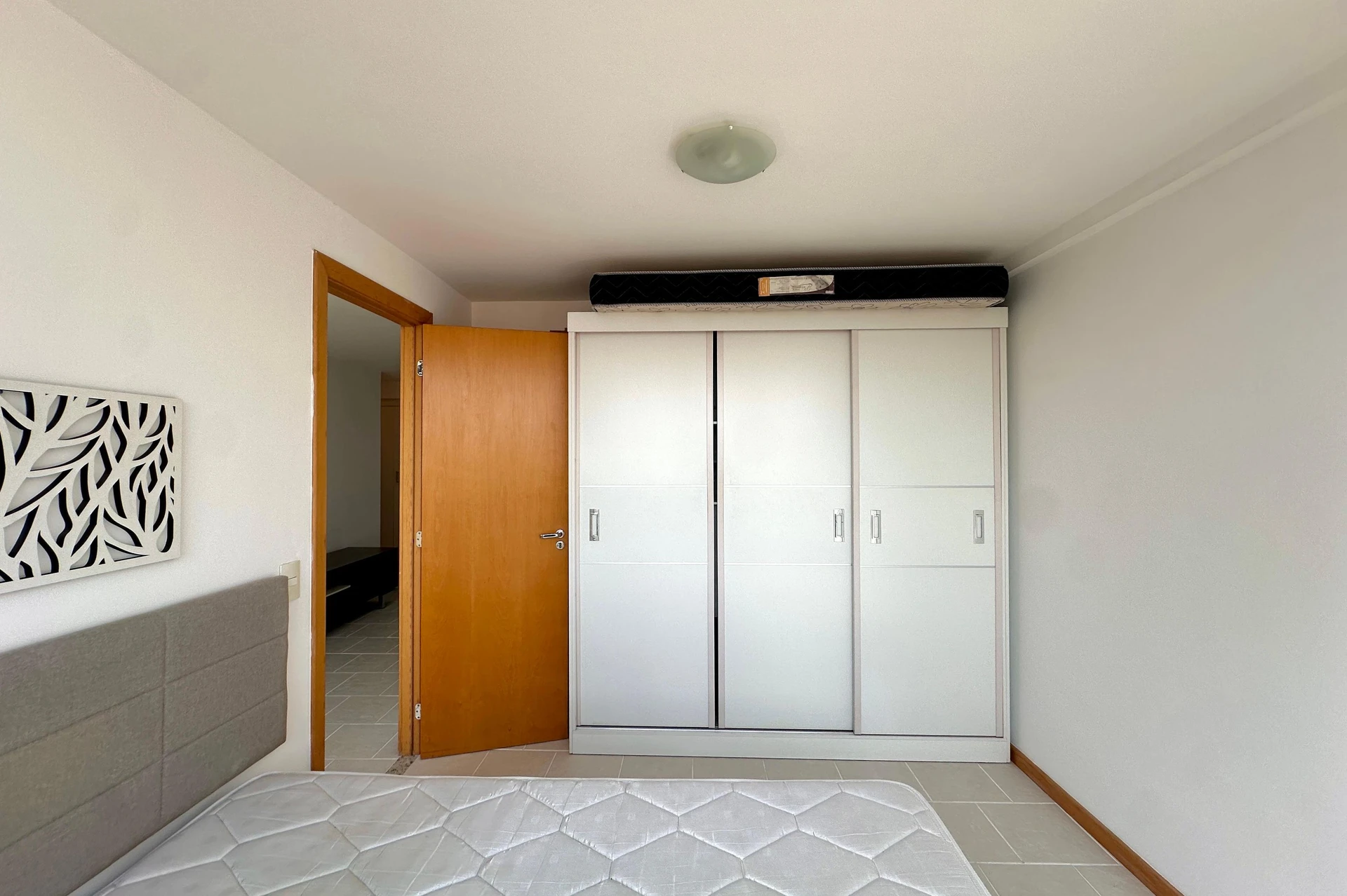 One-bedroom apartment in a building with a sauna — photo 8