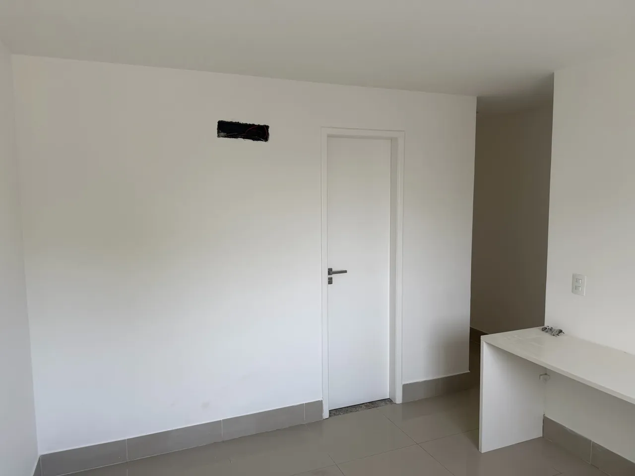 5-bedroom apartment in a building with a pool — photo 4