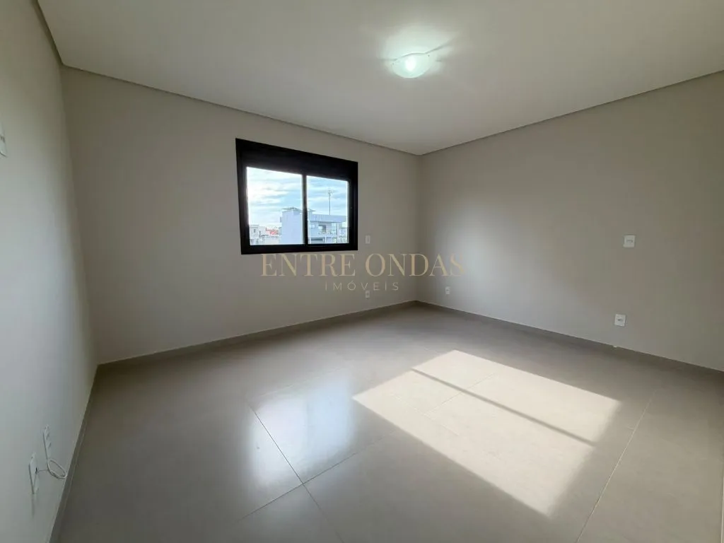 3-bedroom house, 1 with its own bathroom, 202 m² — photo 36