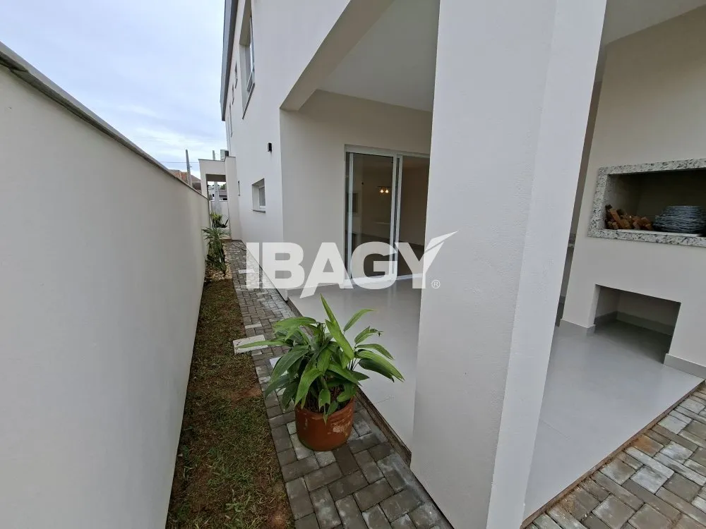 House with 3 en-suite bedrooms and 2 parking spots — photo 16