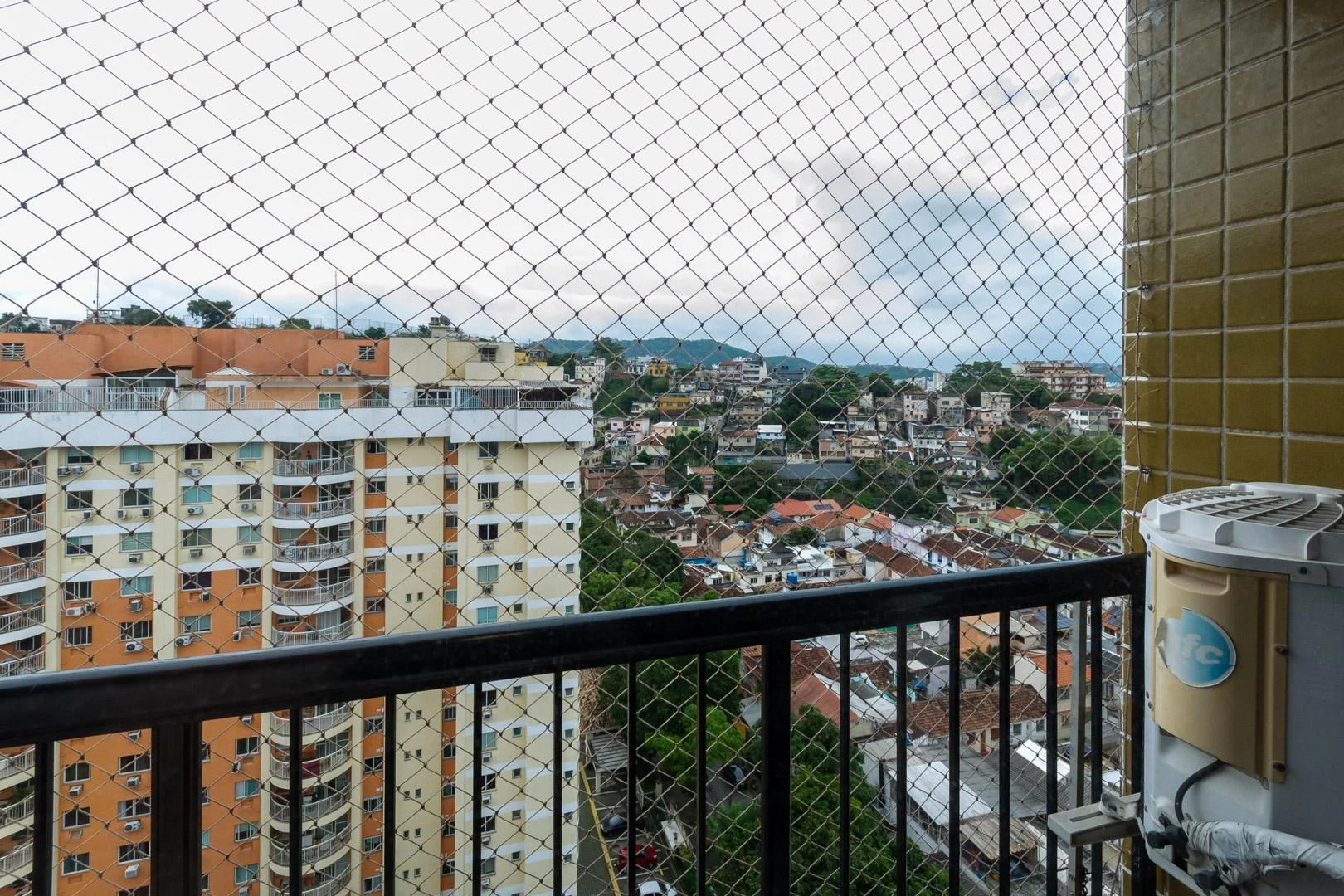 4-bedroom apartment with a mountain view in Rio de Janeiro — photo 9