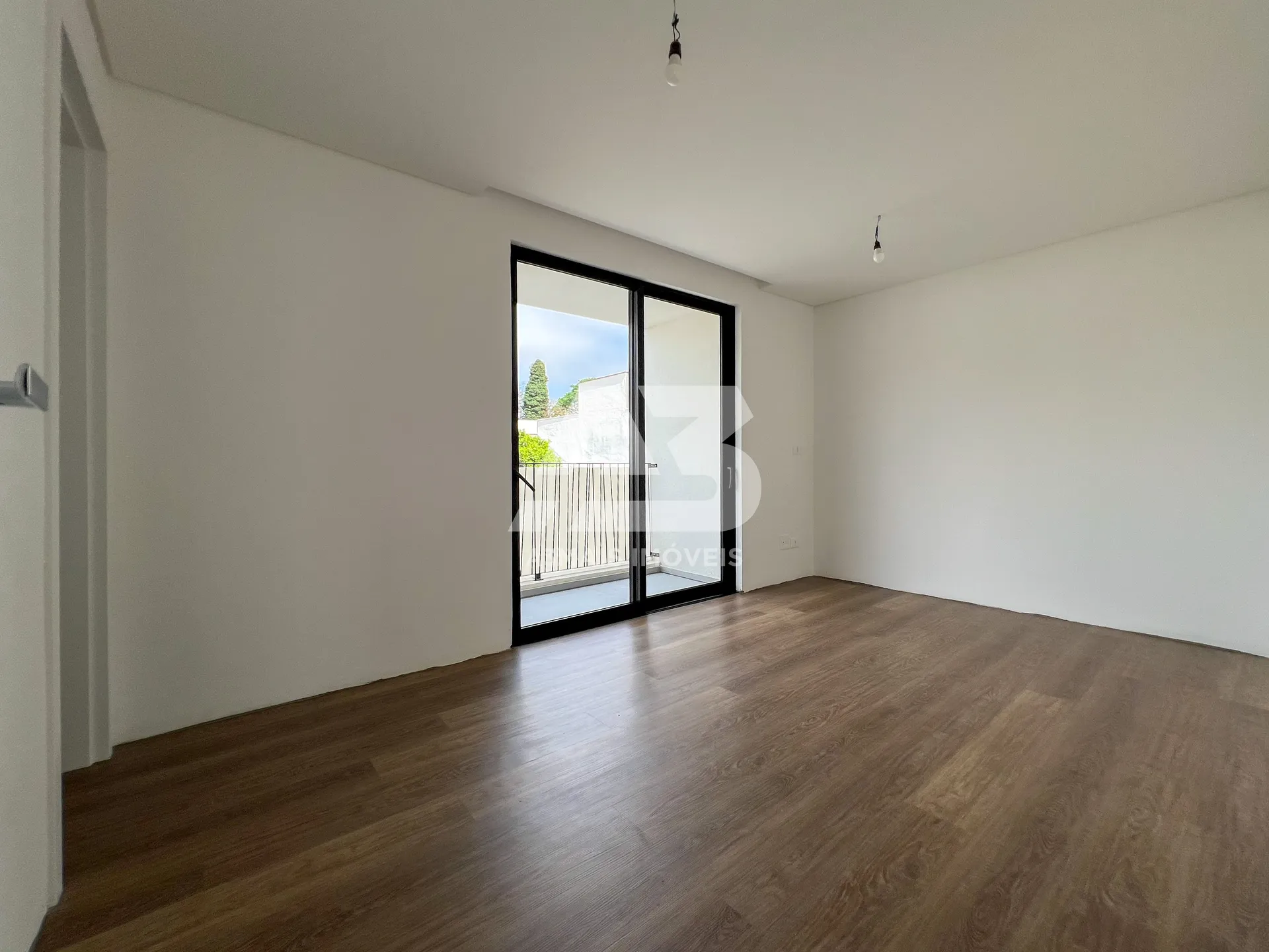 Glass-enclosed balcony in a 3-bedroom house, 137 m² — photo 16