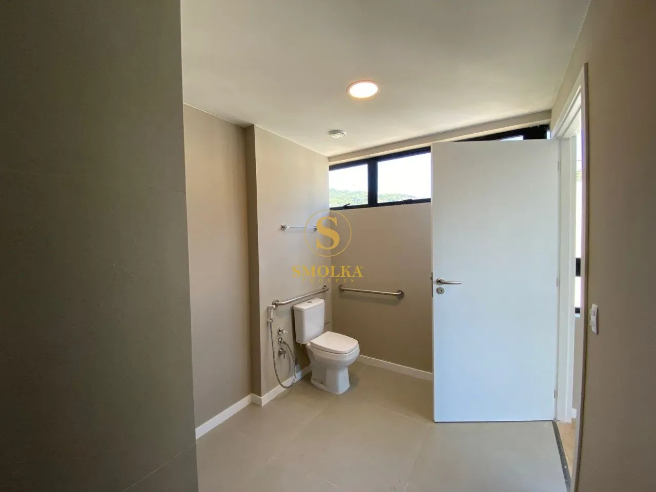 Apartamento de 54 m² con 1 suite y balcón de vidrio — photo 19