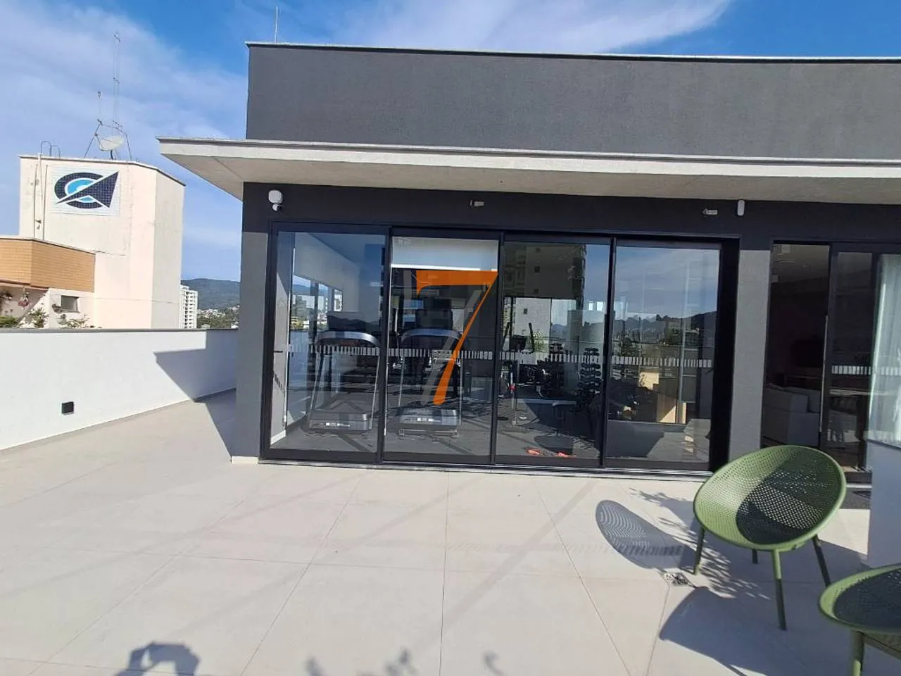 Furnished studio with 1 bedroom and 30 m² — photo 10