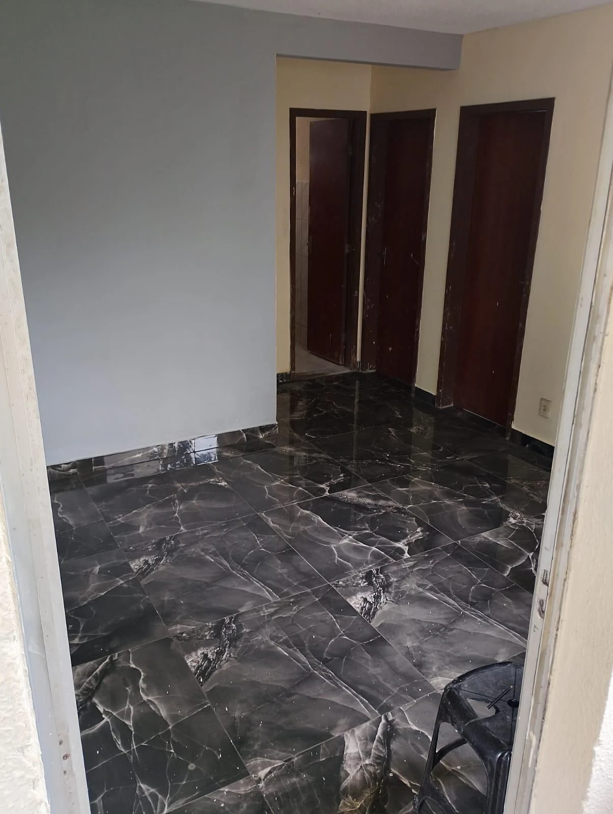 Unfurnished apartment with 2 bedrooms and a closed kitchen — photo 7
