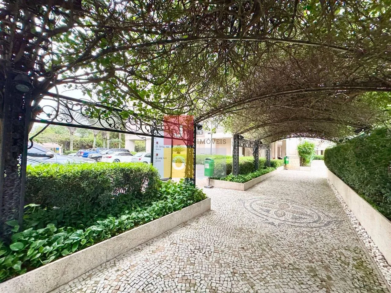 Apartamento mobiliado, 193 m², com janelas do piso ao teto — photo 92