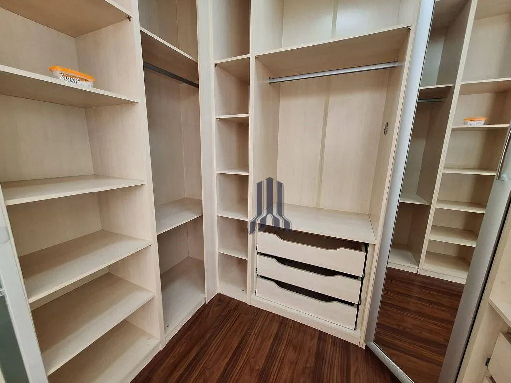 113 m² apartment with a bathtub and a walk-in closet — photo 23