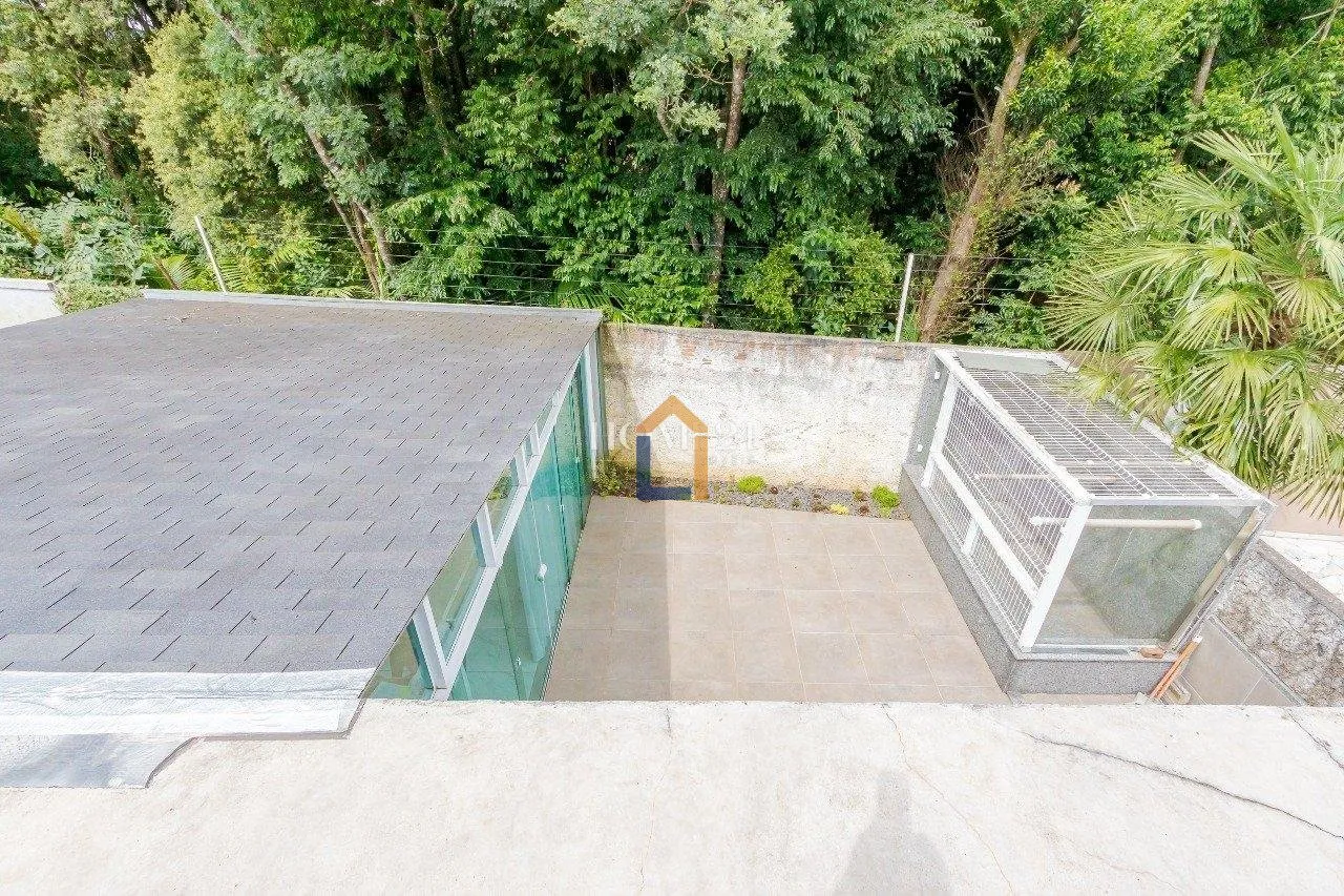 Furnished 470 m² house with 4 bedrooms and private garden — photo 114
