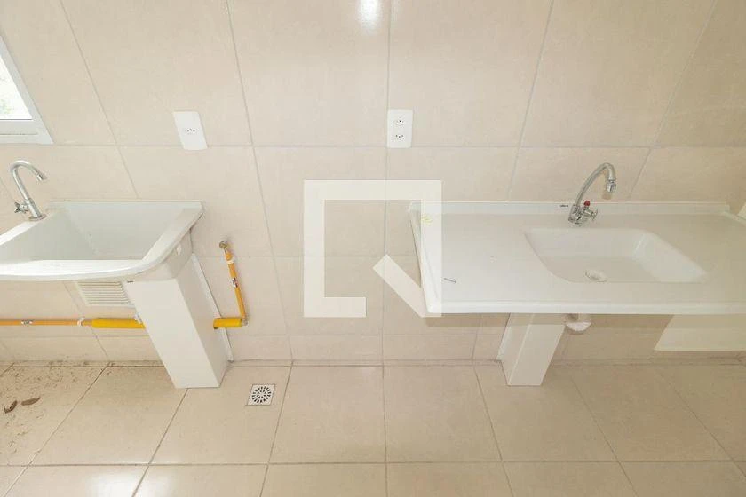 2-bedroom apartment in a building with a gym — photo 32